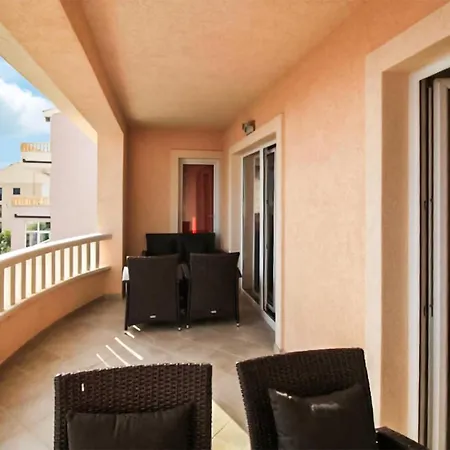 1 Bedroom Gorgeous In Appartement *
