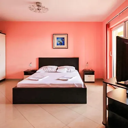1 Bedroom Gorgeous In Appartement Makarska